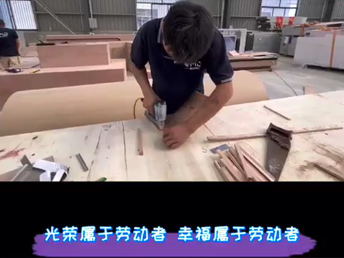 蜜桃传媒AV白丝熟女蜜桃成人网站人的日常工作
