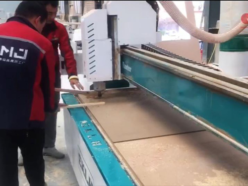 蜜桃传媒AV白丝熟女蜜桃成人网站工厂添加的重型机器很是给力